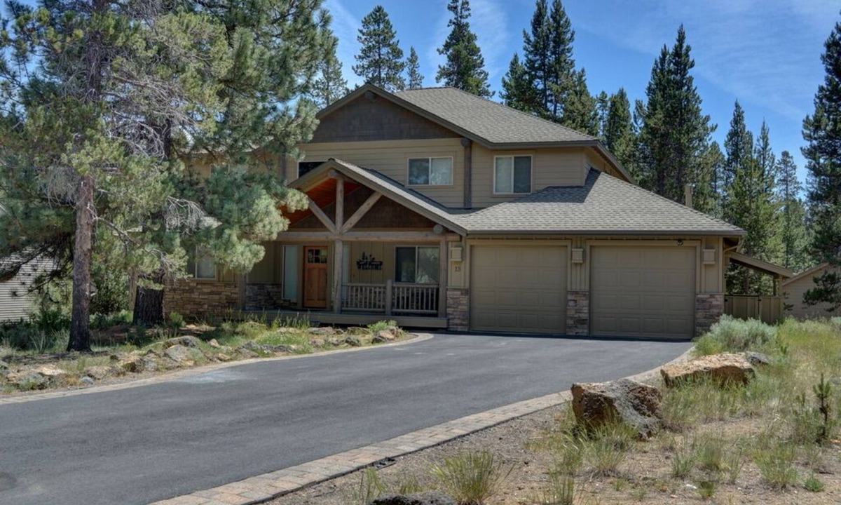 Deer Park House | Premier Luxury Home with 7 BR/7.5 BA, Hot Tub, Game Room, SHARC passes, A/C