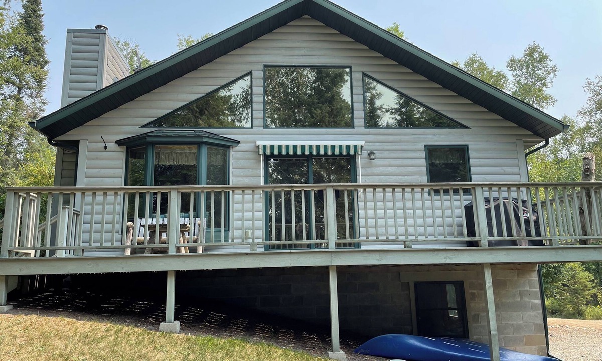 Nevis Cabin | Private cabin on pristine lake with prize fishing!