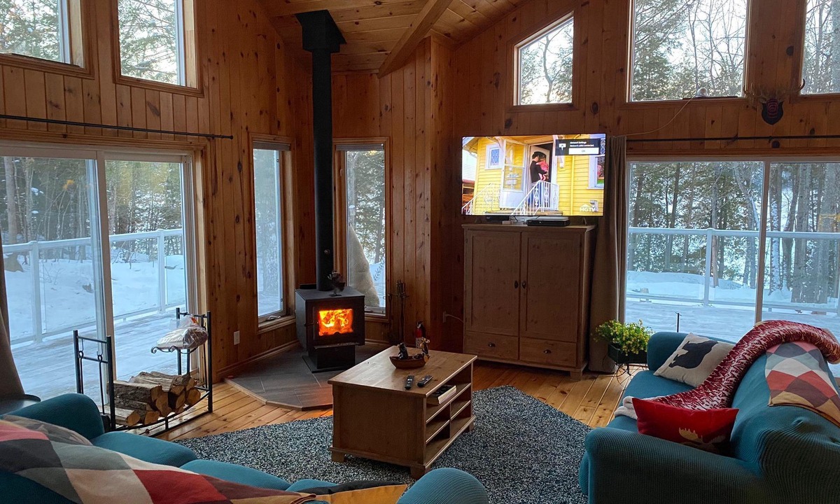 Windermere Cottage | Private Waterfront Cottage/3-Bedroom/Hot Tub