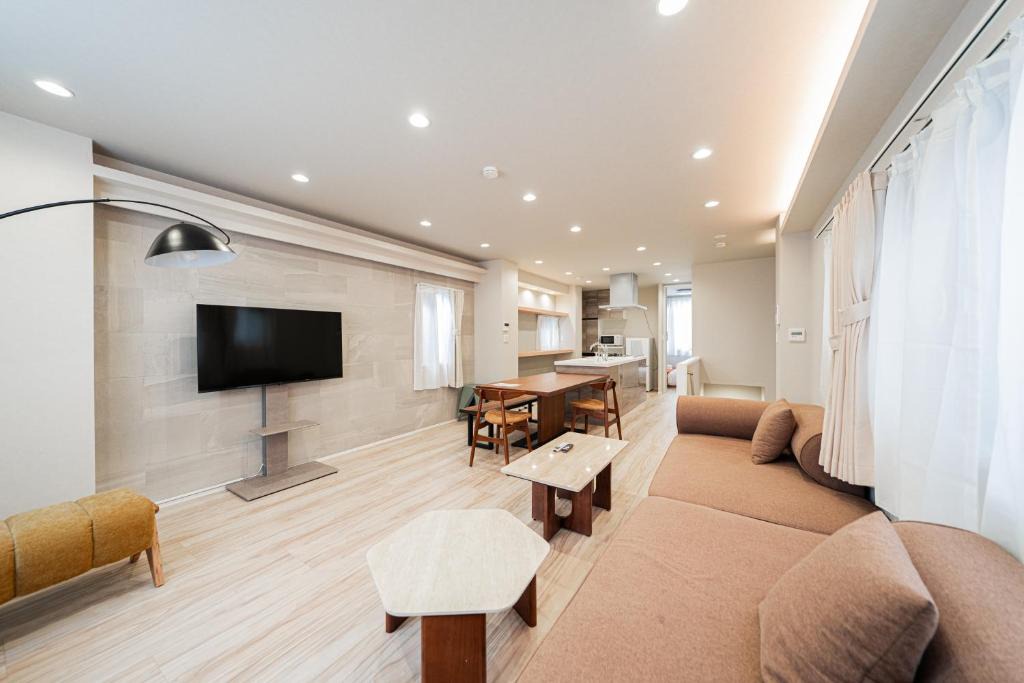Honkomagome Villa | Promotion 東京中心 超大别墅 全新装修3层楼独栋别墅 家的感觉 4卧室1厅 最大9人Brand new 3-story detached villa with a homey feel 4rooms max 9P 近商圈 设备齐全 直达新宿 银座 涉谷 上野 表参道 品川
