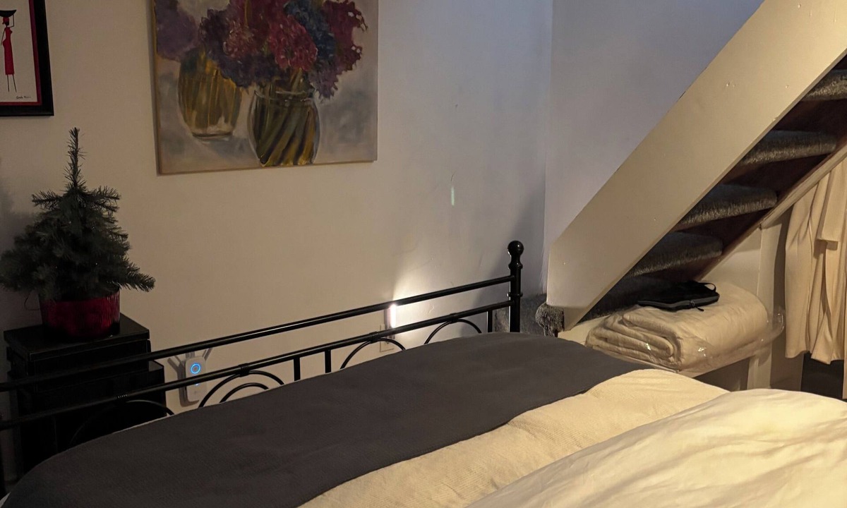Parkdale Apartment | Quiet, cozy and clean. Great location. Close to highways and public transit.