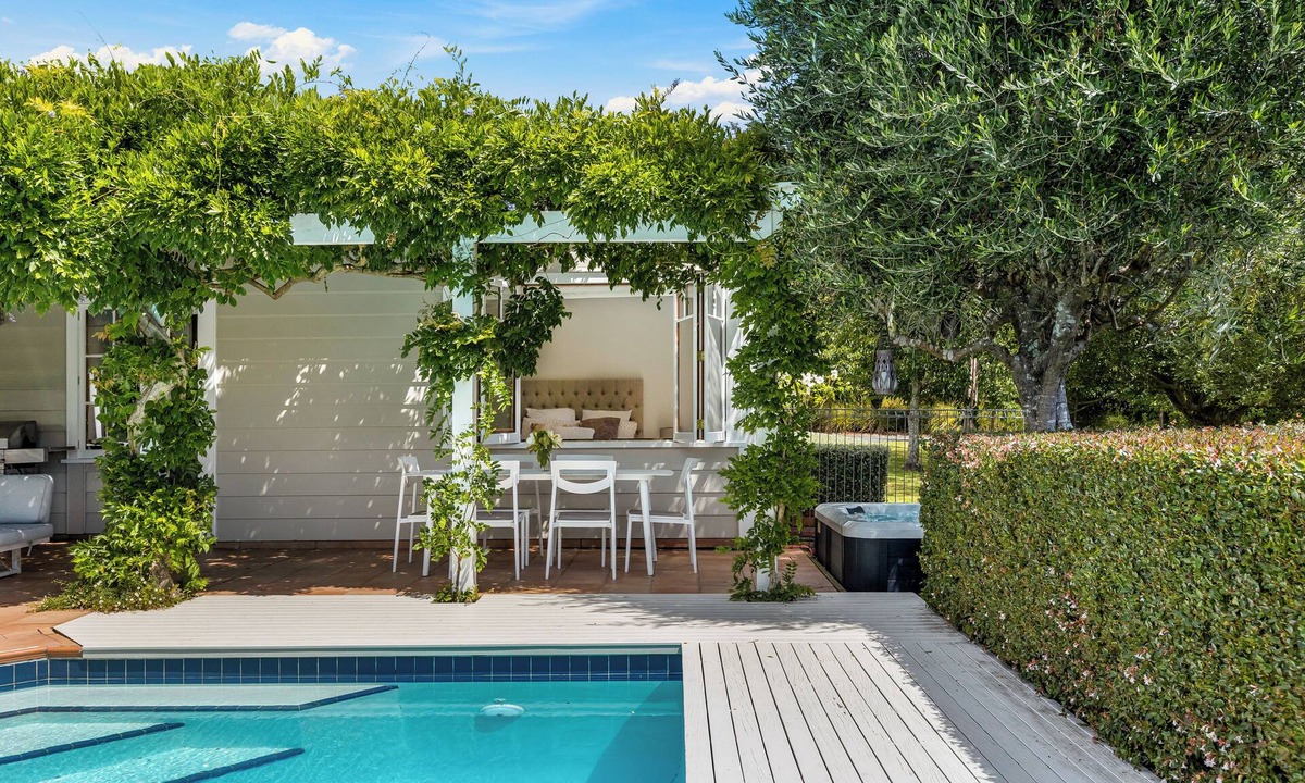 Riverhead House | Riverview Cottage - Private Pool + Spa