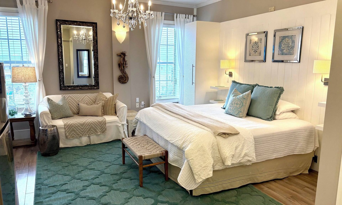 Seacrest Beach Apartment | ROMANTIC RETREAT, Great Location, King bed , Wifi, Deeded beach access