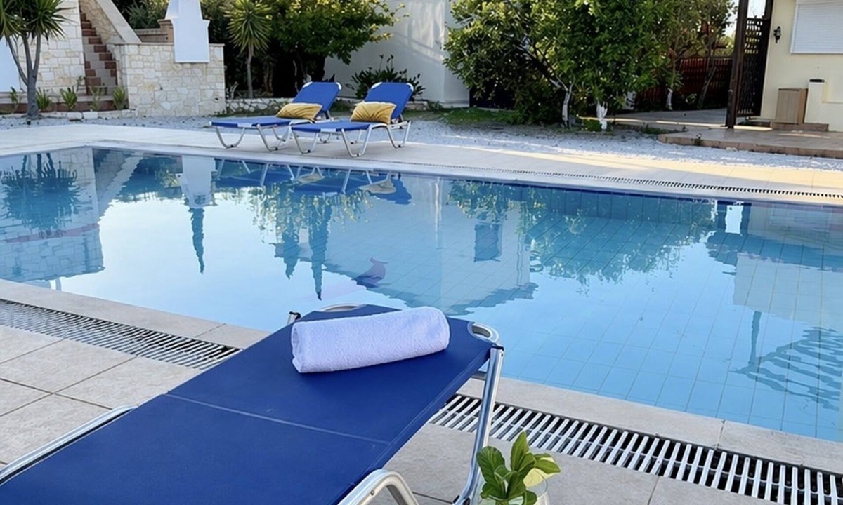 Kolymvari Apartment | SeawoodBreeze, 3BR with Pool, Garden & BBQ near beach