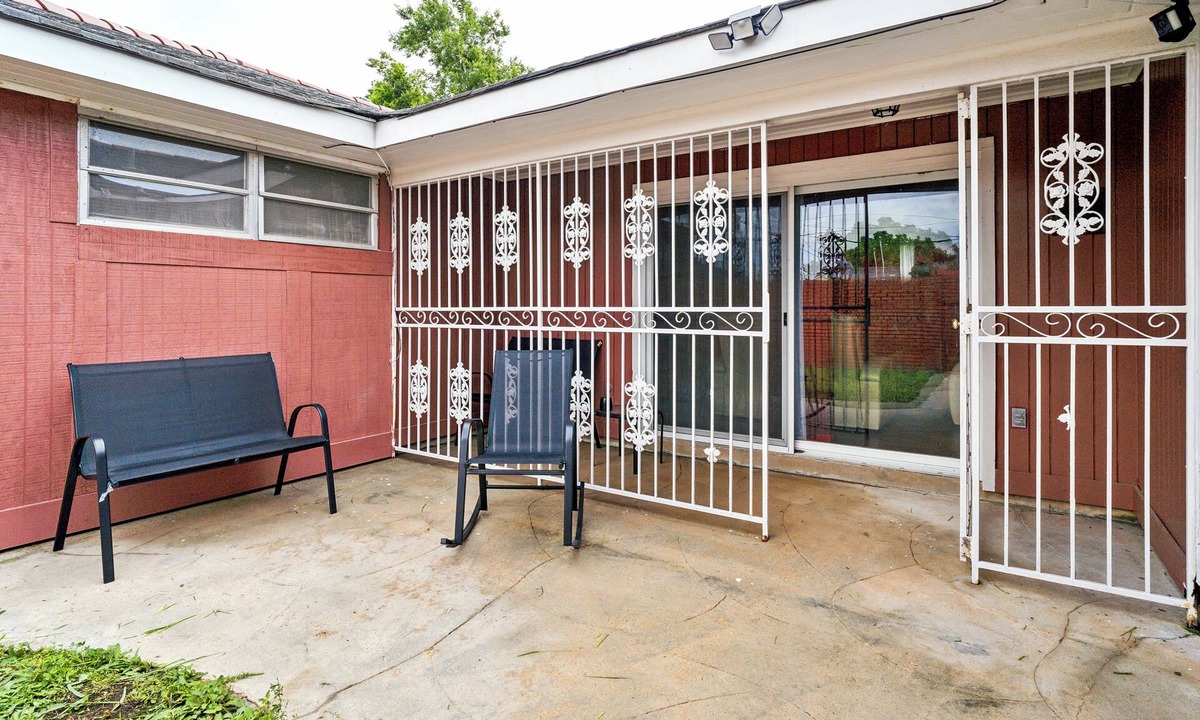 Pines Village House | Spacious & Availablen10 Mins Away from the French Quarters!nHome Away From Home!