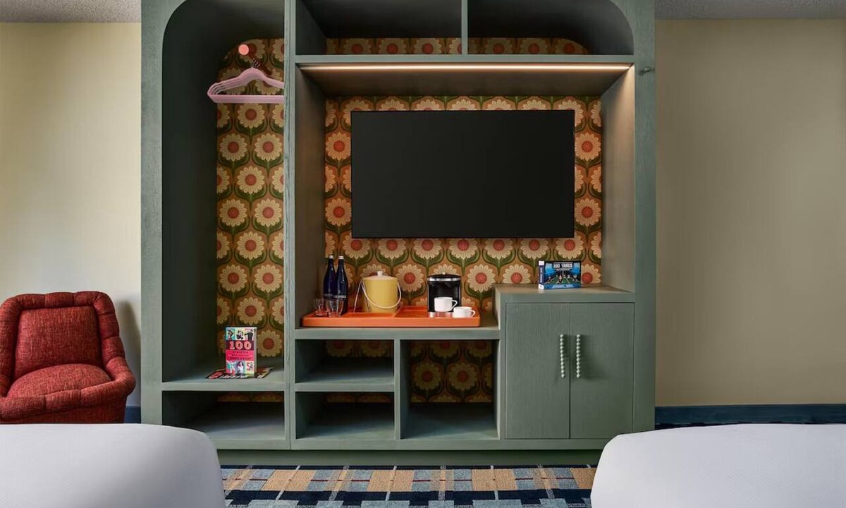 Downtown Denver Hotel | Stay Central Denver | Pop-Art Decor & Friendly Vibe | Near Coors Field & Shops