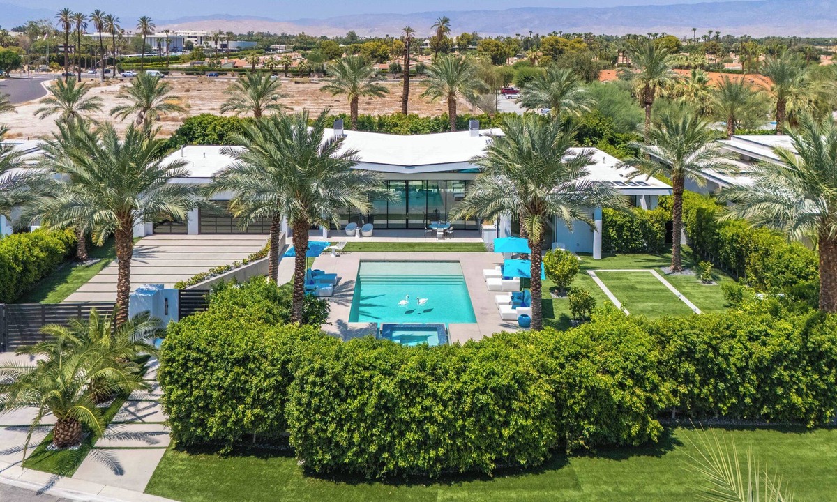 Rancho Mirage House | Stunning Rancho Mirage Home Operable Walls, Indoor-Outdoor Living, Pool, Fitness
