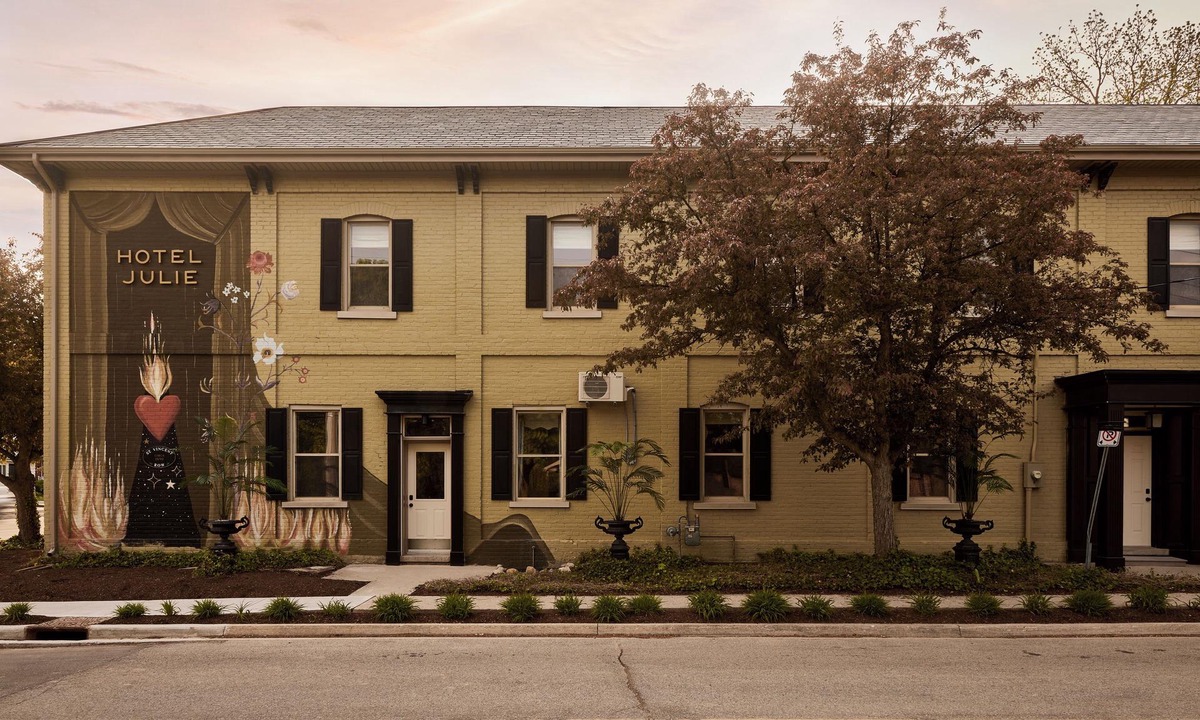 Stratford Hotel | This spacious flat is by far the most romantic suite in Hotel Julie—perfect for lovers.