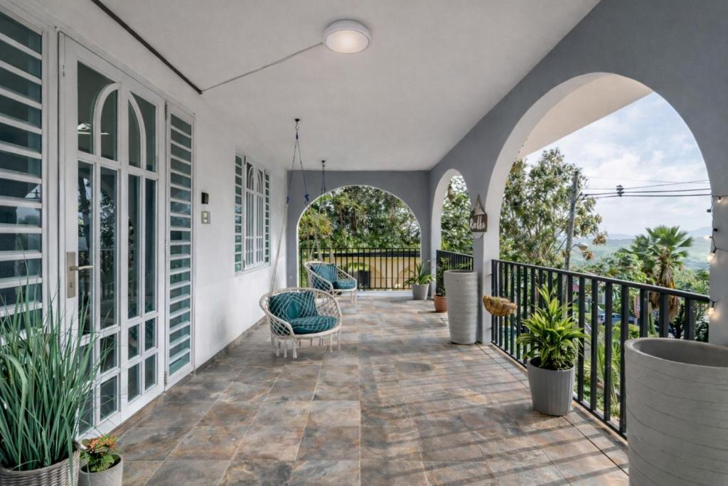 Ceiba Apartment | Top Floor Gem, Huge Balcony, Parking, Nature