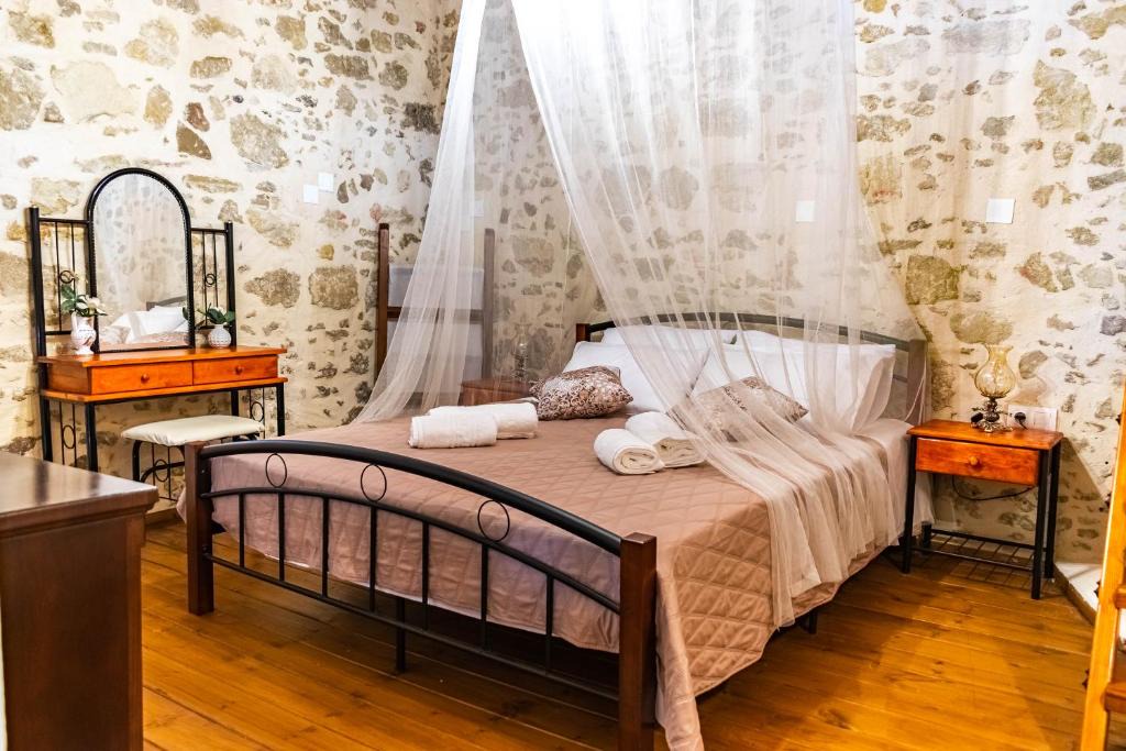 Topolia House | Traditional Mansion