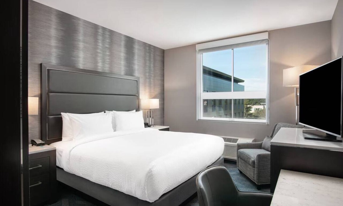 Waltham Hotel | Tranquil Getaway Perfect for Outdoor Enthusiasts Near Boston Attractions