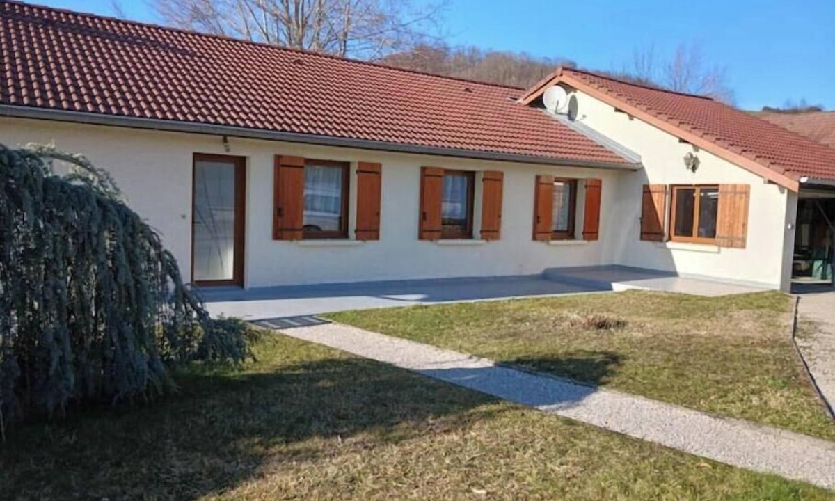 Saint-Geoire-en-Valdaine House | Very well located house on the edge of the Chartreuse, next to Lake Paladru.