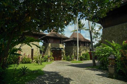 Sayan Villa | Villa Amaru