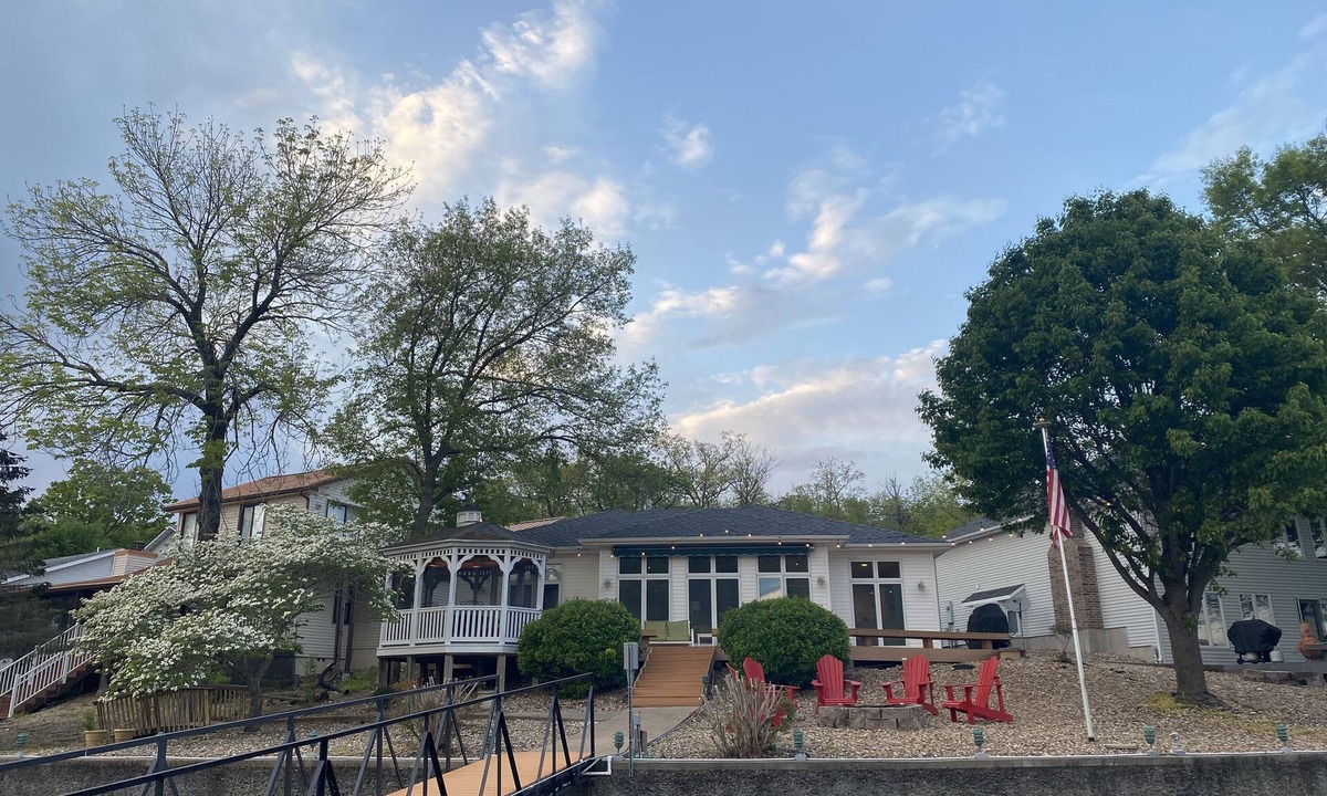 Sunrise Beach House | Waterfront, quiet cove location with main channel views. Perfect for families!