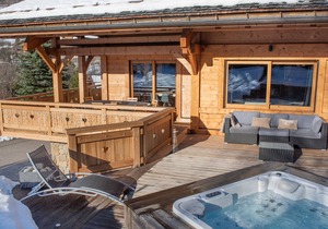 Cozy Chalet for 11, Near Slopes, Stunning Views, BBQ, Volleyball & More! - Le Grand-Bornand