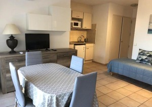 Studio climatisé proche plage, commerces et gare avec balcon, parking et wifi - FR-1-466A-5 in Saint-Raphaël