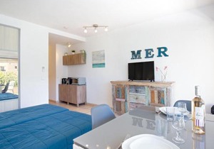 Studio Climatisé Proche Plage et Commerces avec Balcon, Wi-Fi et Parking - FR-1-466A-16 in Saint-Raphaël