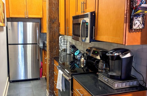 Central Business District Apartment | 1B/1B, w/PATIO; PARK. Avail; Send MSG for MO. DISC.