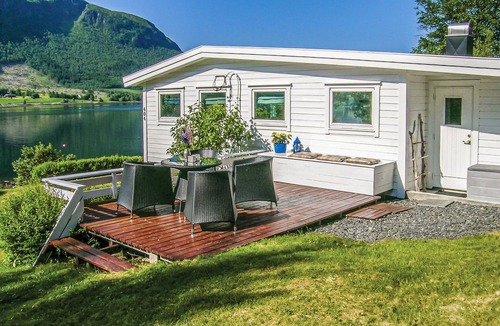 Fraena House | 2 bedroom accommodation in Malmefjorden