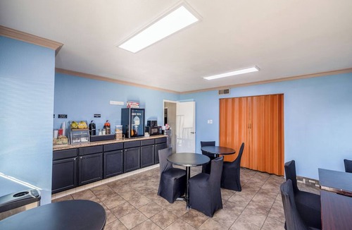Barstow Hotel | 2 Comfortable Rooms with 2 Queen Beds with Historic Route 66 Vibes for Families