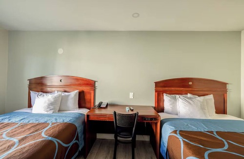Barstow Hotel | 2 Comfortable Rooms with 2 Queen Beds with Historic Route 66 Vibes for Families