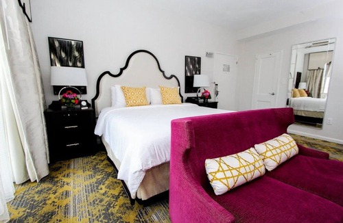 Kalorama Heights Hotel | 2 Cozy Suites Near Historical Landmarks & Attractions! Gym Access & Pool