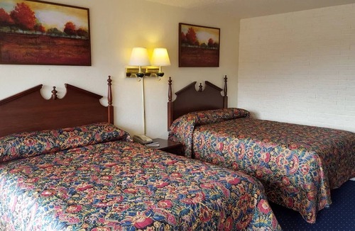 Grissom - Highland Hotel | 2 Double Beds Non Smoking, Red Carpet Inn, Microwave, Near VT Campus | 2 Units
