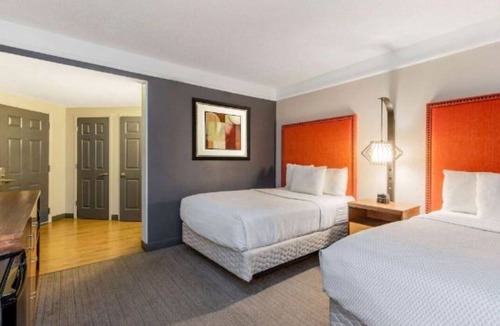 Central Business District Hotel | 2 Queens | La Quinta Inn & Suites by Wyndham NOLA | Walk to French Quarter