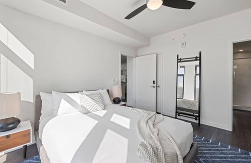 Bluemont Hotel | 2 Units | Spacious Apartment w/Kitchen | Minutes from Lincoln Memorial