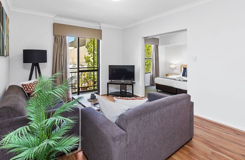 Northbridge Apartment | 207 Executive Escape 2BR+prkg Northbridg parking+pool