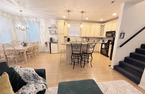 Gold Coast Condo | 23RD & ASBURY - TOO CUTE 3 BR 2 BATH- Goldcoast area! Free linens for 7+ booked