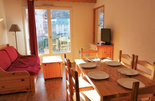 Saint-Gervais-les-Bains Apartment | 2nd floor, swimming pool, balcony, tv, ski locker, 38m², Saint Gervais