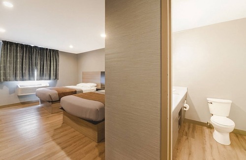 Foxboro Hotel | 3 Comfortable Units Near Nature Trail & Cranberry Bog, FREE Breakfast & Parking!