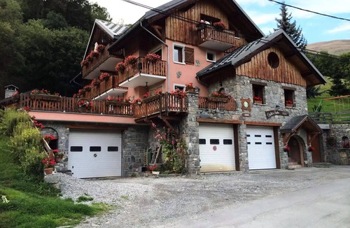 Valloire Apartment | 3-room apartment with a bedroom, sleeps 6, facing southwest