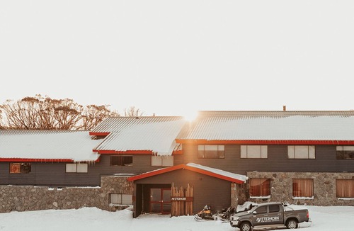 Perisher Valley Hotel | 3 Share - 3 Share Room - Perisher Village Views