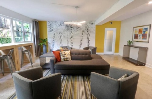 Miramar Hotel | 3 Units Near Old San Juan & Cruise Terminal – Great Urban Base