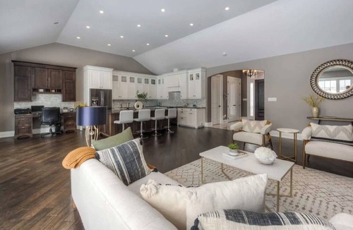 Township of Wellesley House | 5-bedroom bungalow with pool, Hot tub, fire pit, play ground, in CrossHill On