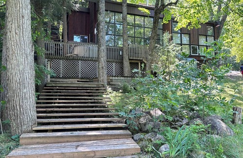 Utterson Cottage | 5 bedroom waterfront cottage. Billiard, kayaks, pedal boats, fishing, swimming