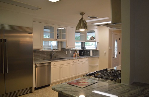 Bonnabel Place House | 6.4 miles to N.O. Superdome FrenchQuarter 5 BR 2 1/2 BA Sleeps 10 n