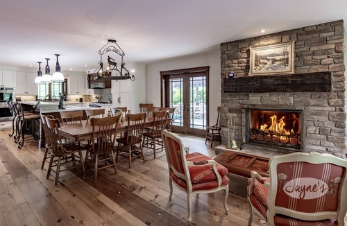 Craigleith Ski Chalet | 6 bed 4 bath Chalet with Tennis Court!