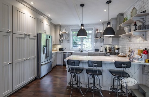 Muskoka Lakes Cottage | 6 bed 4 bath cottage on Lake Rosseau with boathouse and sandy beach!