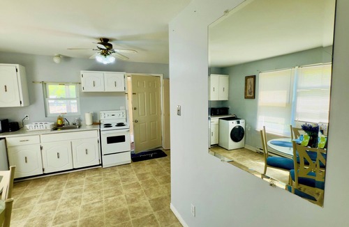 Bridgeview House | Affordable 1BHK close to Riverside, Casino, University & USA Border.