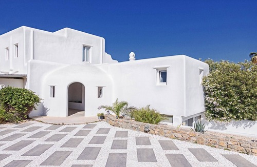 Kalafatis Villa | Alegria Mykonos: 14 Suites and Bedrooms for Groups up to 28 Guests