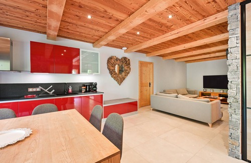 Les Villards-sur-Thones Apartment | Apartment Lisa – Chalet Retreat, Mountain Escape Near the Ski Resorts