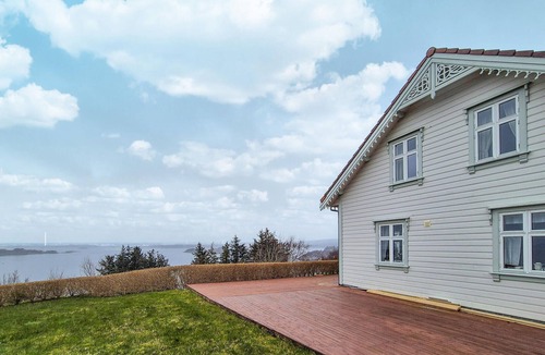 Selbjorn House | Awesome home in Bekkjarvik