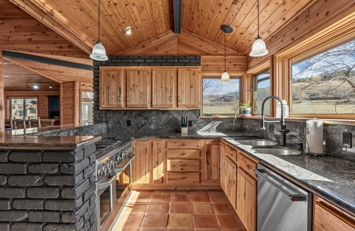 Collbran House | B4 Ranch Full Lodge & Cabin - Sleeps 20