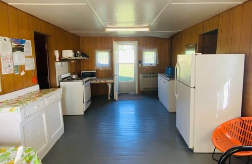 Centre Hastings Cabin | Bailey's Cottages (#4) Housekeeping cottage