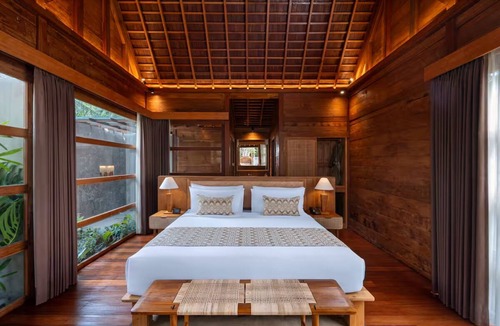 Ubud City-Centre Hotel | Bali Nature Stay Near Goa Gajah Temple with Outdoor Pool & Breakfast Included