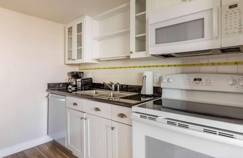 Northeast Virginia Beach Hotel | Beachfront Family Retreat with Full Amenities for Relaxing Getaways