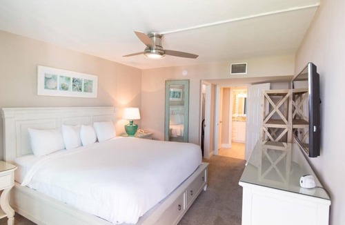 Sanibel Hotel | Beachside Escape with Garden Views, Bike Paths & Island Dining — 3 Units